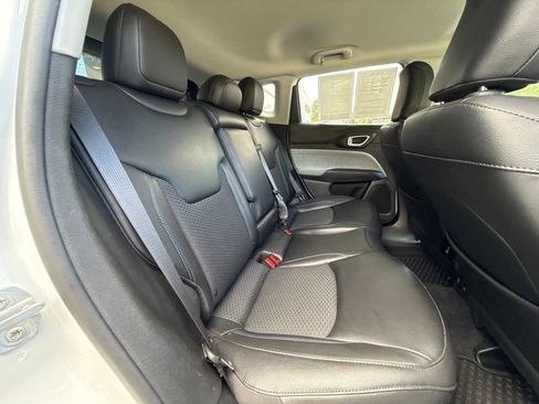 Used 2022 Jeep Compass Latitude w/ Convenience Group AWD/4WD image 30