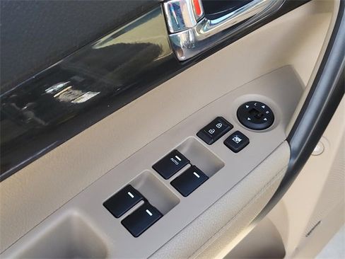 Used 2012 Kia Sorento EX w/ EX V6 Premium Pkg image 17