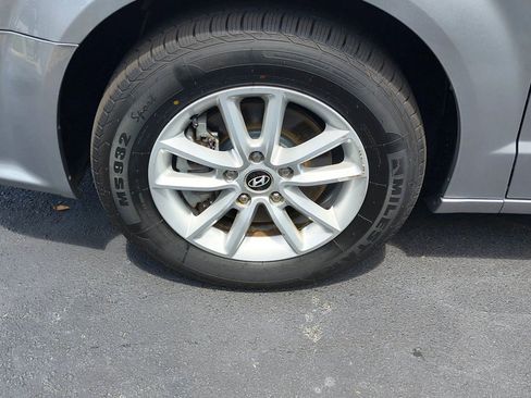 Used 2019 Dodge Grand Caravan SXT image 31