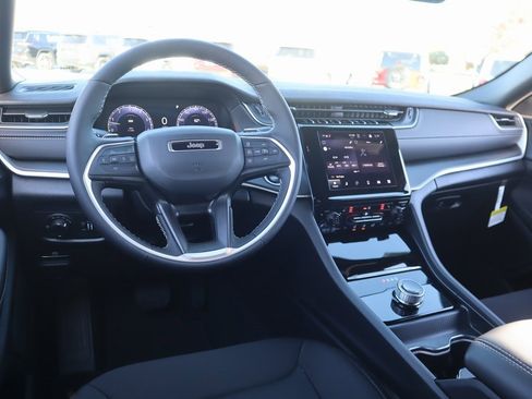 New 2025 Jeep Grand Cherokee L Laredo w/ Luxury Tech Group I image 2