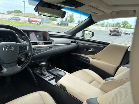 Used 2019 Lexus ES 350 w/ Premium Package FWD image 9