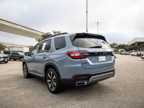 Used 2024 Honda Pilot Touring image 9