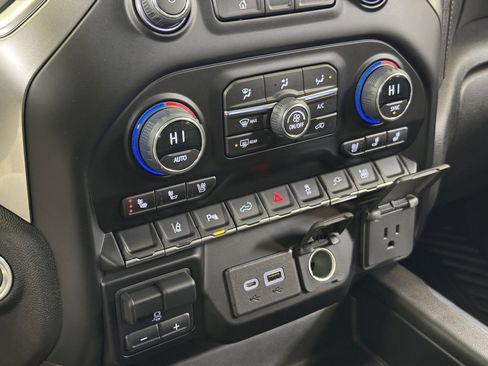 Used 2023 Chevrolet Silverado 2500 LTZ w/ LTZ Convenience Package image 37