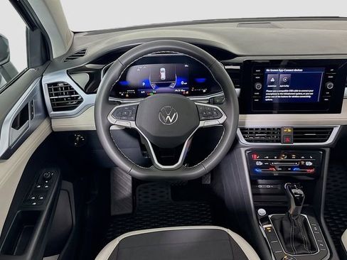 New 2025 Volkswagen Taos SE image 22