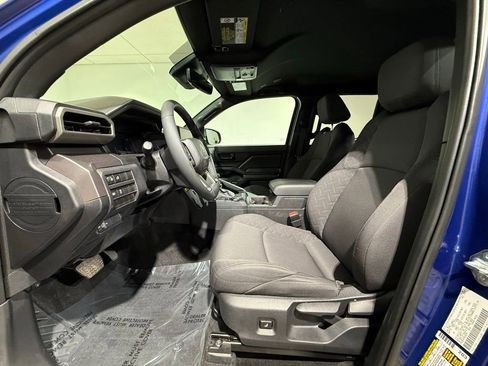 Certified 2025 Toyota Tacoma SR5 AWD/4WD image 12