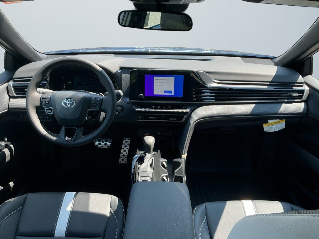 Used 2025 Toyota Camry SE FWD image 11