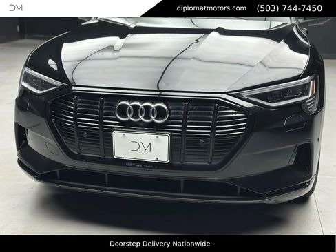 Used 2021 Audi e-tron Prestige image 14