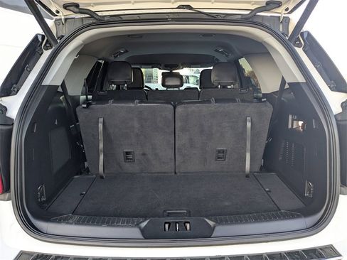 Used 2022 Ford Explorer Limited image 12