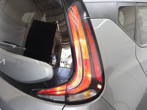 Used 2023 Kia Soul EX FWD image 31