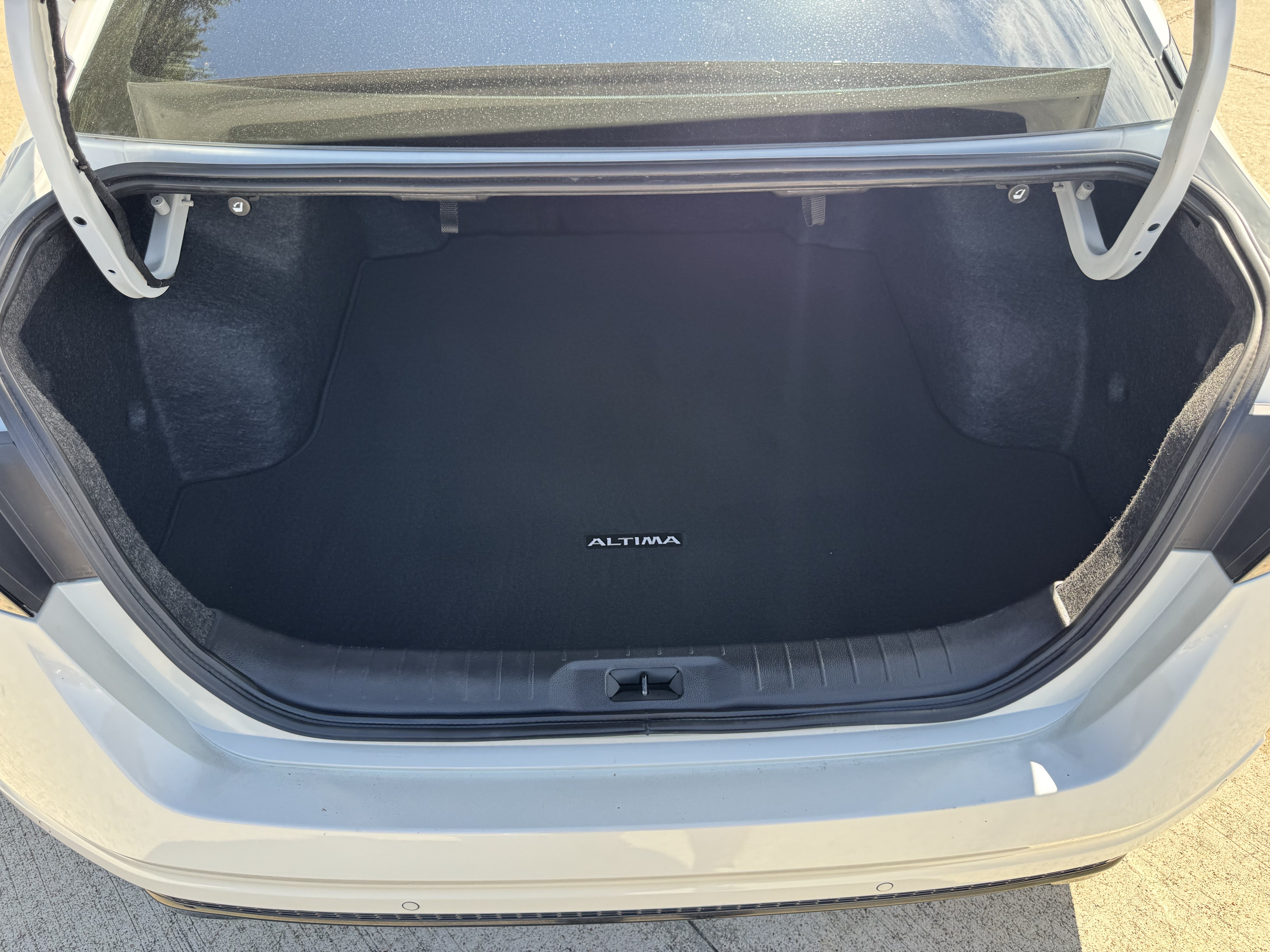 Used 2024 Nissan Altima 2.5 SR FWD image 25