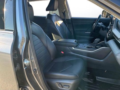 Used 2022 Toyota Highlander XLE image 24