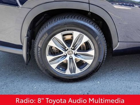 Used 2023 Toyota Highlander XLE AWD/4WD image 6