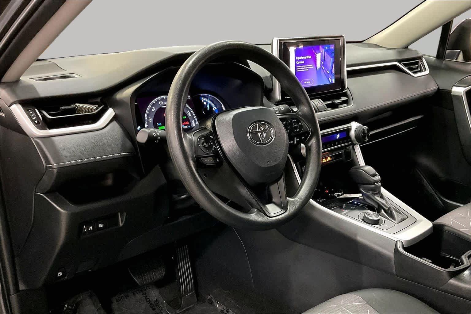 Used 2024 Toyota RAV4 XLE AWD/4WD image 17
