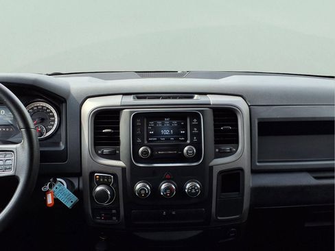 Used 2018 RAM 1500 Express w/ Express Value Package AWD/4WD image 15
