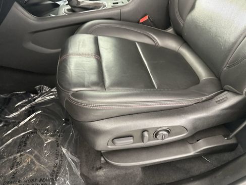 Used 2023 Chevrolet Traverse RS FWD image 12