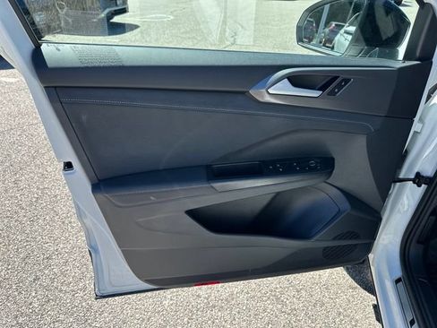 Certified 2025 Volkswagen Taos SE AWD/4WD image 11