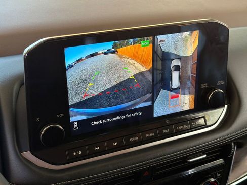 Used 2023 Nissan Rogue SL w/ SL Premium Package image 8