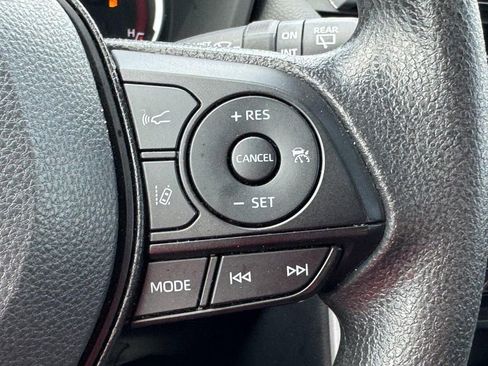 Used 2025 Toyota RAV4 XLE AWD/4WD image 23