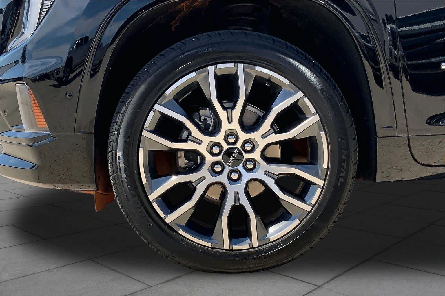 Certified 2026 GMC Acadia Denali Ultimate w/ LPO, Floor Liner Package FWD image 11