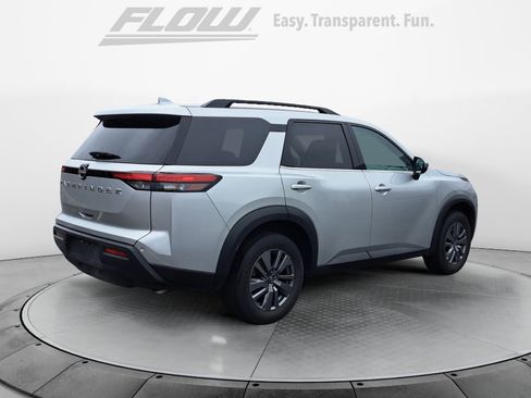 Used 2025 Nissan Pathfinder SV FWD image 9