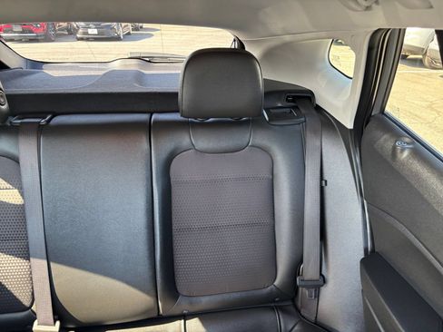 Used 2025 Chevrolet Trax LT FWD image 39