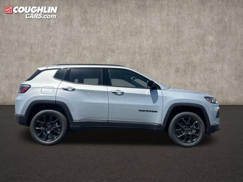 New 2026 Jeep Compass Latitude AWD/4WD image 3