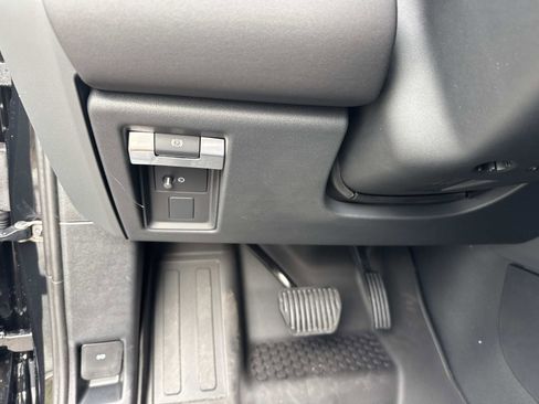 New 2026 Land Rover Defender 110 S image 32