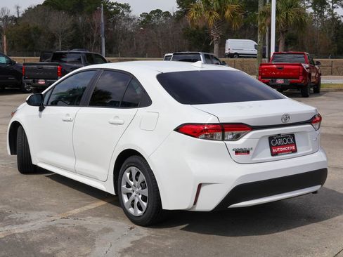 Used 2022 Toyota Corolla LE image 18
