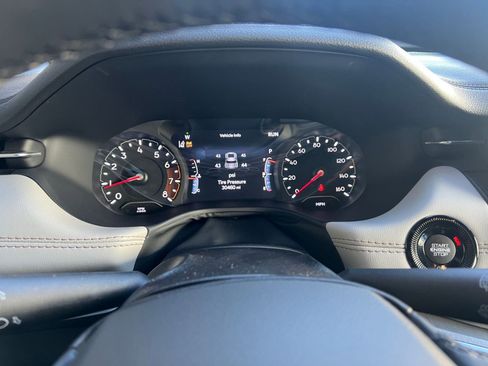 Used 2025 Jeep Compass Limited image 40