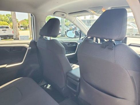 Used 2020 Toyota RAV4 LE FWD image 28