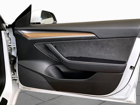 Used 2023 Tesla Model 3 Standard Range RWD image 19