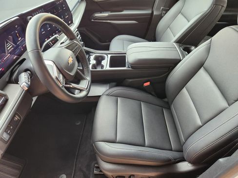 Used 2026 Chevrolet Traverse LT image 12