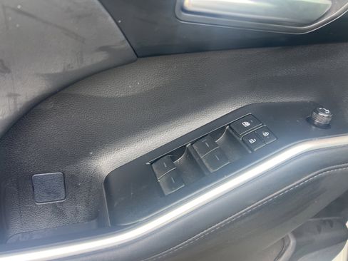 Used 2025 Toyota Highlander XLE image 26