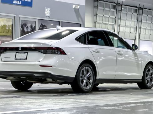 Used 2024 Honda Accord EX image 9
