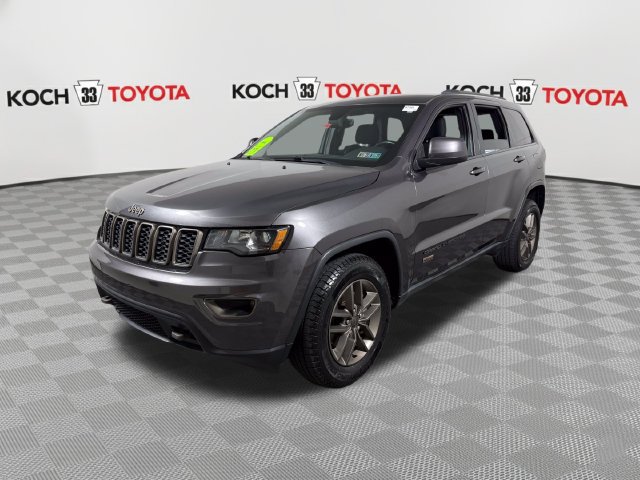 Used 2017 Jeep Grand Cherokee Laredo AWD/4WD image 3