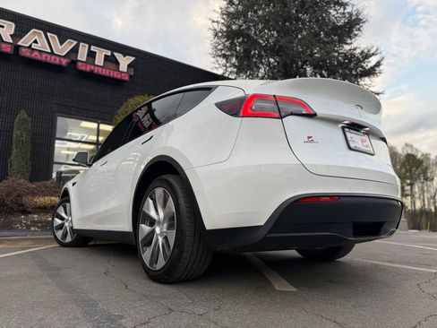 Used 2022 Tesla Model Y Long Range image 20