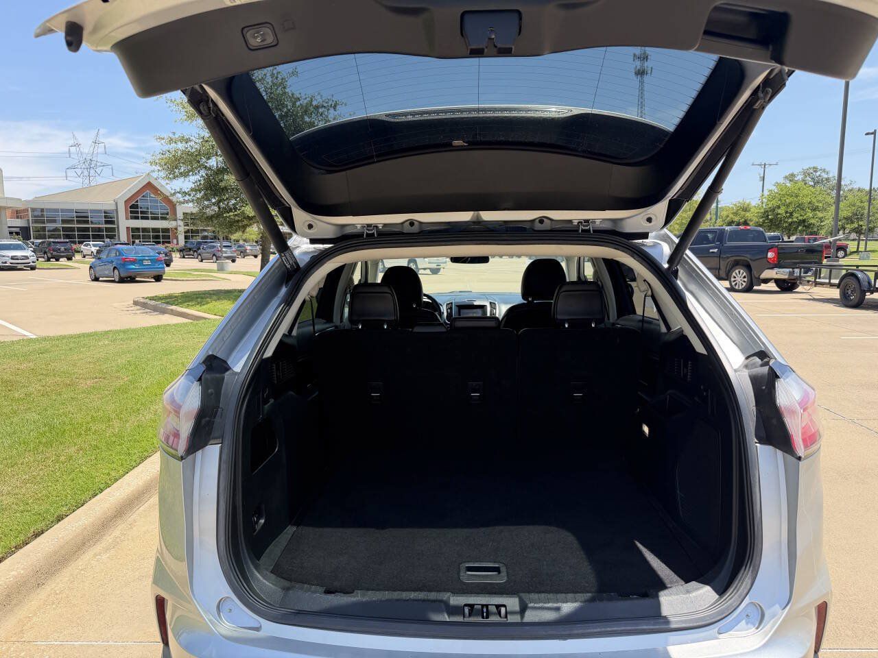 Used 2019 Ford Edge Titanium w/ Equipment Group 301A FWD image 9
