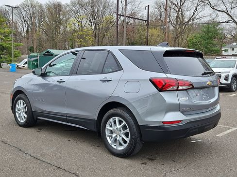 Used 2024 Chevrolet Equinox LS w/ LS Convenience Package image 4