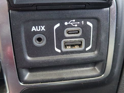 Used 2025 Jeep Wrangler Unlimited Sahara AWD/4WD image 23