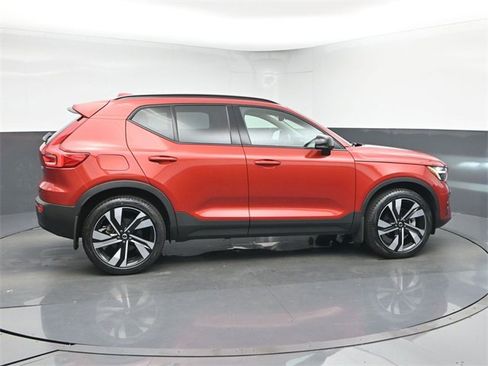 Used 2023 Volvo XC40 B5 Plus w/ Protection Package Premier image 8