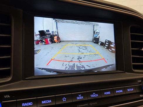 Used 2020 Hyundai Elantra SEL image 21