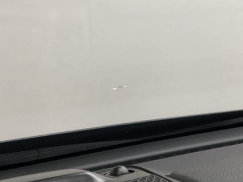 Used 2024 Chrysler Pacifica Select image 38