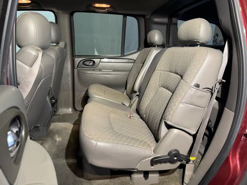 Used 2004 GMC Envoy XUV SLE w/ 1SB Preferred Equipment Group AWD/4WD image 25