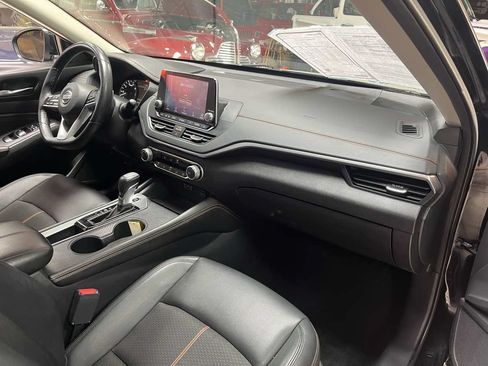 Used 2019 Nissan Altima 2.5 SR FWD image 9