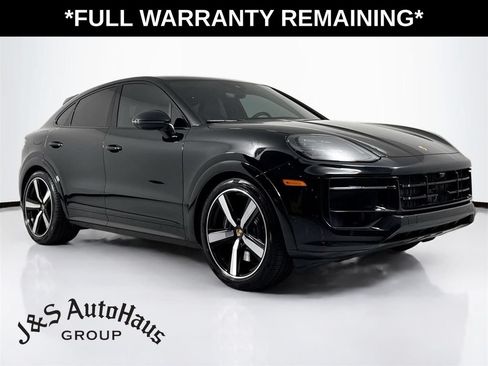 Used 2025 Porsche Cayenne GTS AWD/4WD image 1