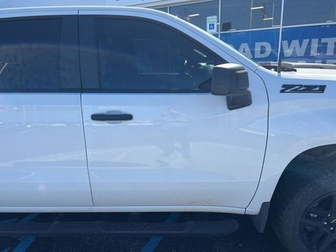 Used 2024 Chevrolet Silverado 1500 Custom Trail Boss w/ LPO, Dark Essentials Package image 4