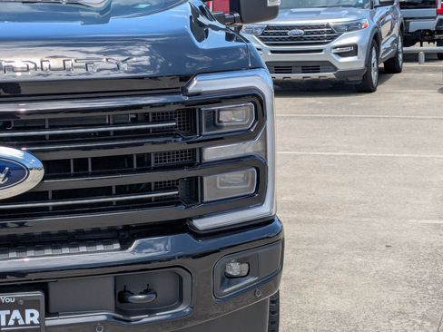 Used 2025 Ford F350 Platinum w/ FX4 Off-Road Package image 11