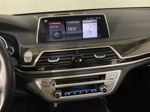 Used 2018 BMW 750i xDrive w/ Autobahn Package AWD/4WD image 21