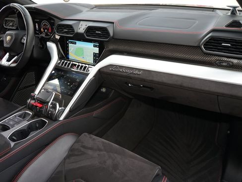 Used 2021 Lamborghini Urus image 14