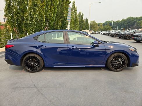 Used 2025 Toyota Camry SE FWD image 2